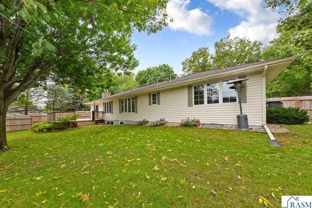 15 Caroletta Court, Mankato, MN 56001