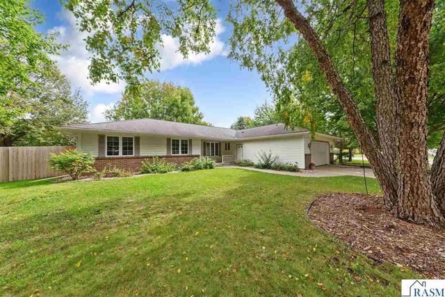 15 Caroletta Court, Mankato, MN 56001