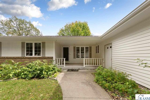 15 Caroletta Court, Mankato, MN 56001