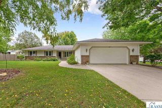 15 Caroletta Court, Mankato, MN 56001