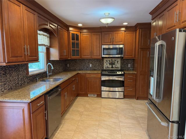 35 Mitchell Avenue, East Northport, NY 11731
