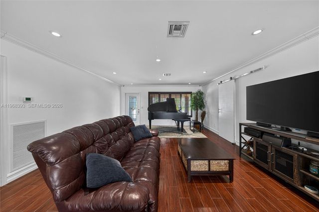 291 SE 5th Ter, Pompano Beach, FL 33060