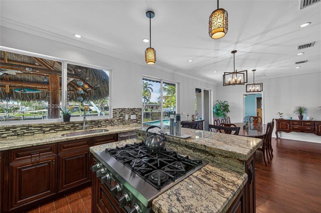 291 SE 5th Ter, Pompano Beach, FL 33060