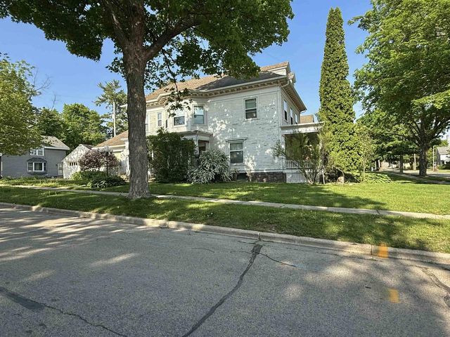 195 E PARK AVENUE, Berlin, WI 54923