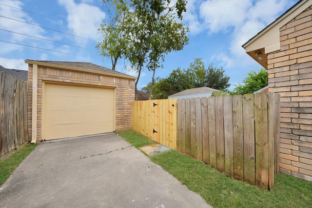 5546 Santrey Drive, Houston, TX 77084