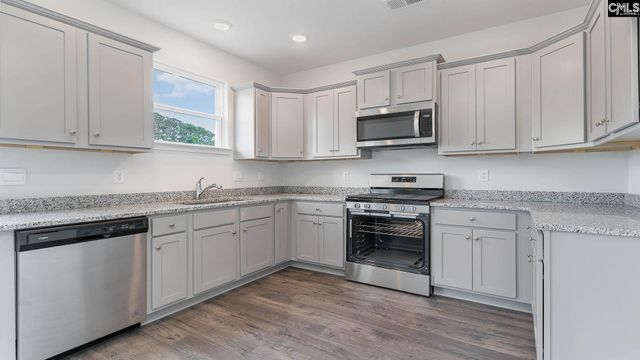 521 Edgetree Drive, Hopkins, SC 29061