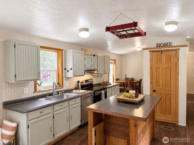 17045 NW Sunset Ridge Way, Seabeck, WA 98380