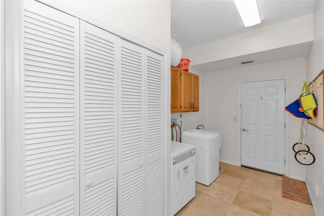 1105 TWIN OAKS CIRCLE, Oviedo, FL 32765