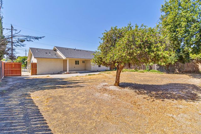 3243 E Simpson Avenue, Fresno, CA 93703
