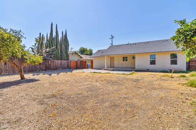 3243 E Simpson Avenue, Fresno, CA 93703