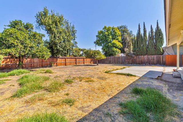 3243 E Simpson Avenue, Fresno, CA 93703