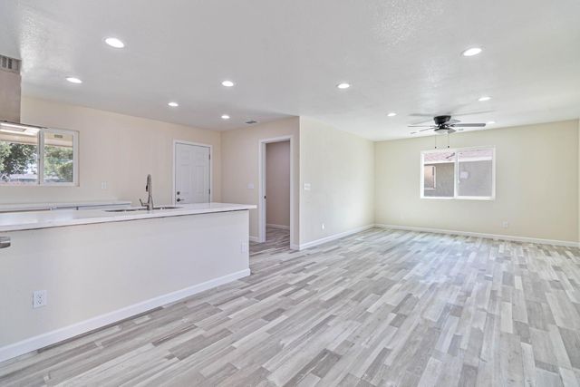 3243 E Simpson Avenue, Fresno, CA 93703