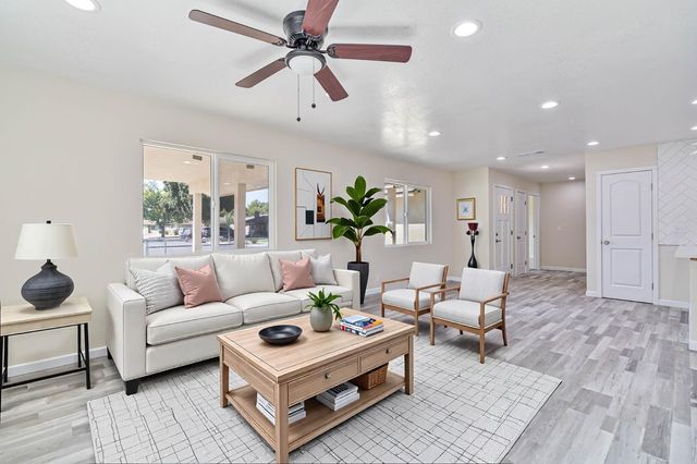 3243 E Simpson Avenue, Fresno, CA 93703