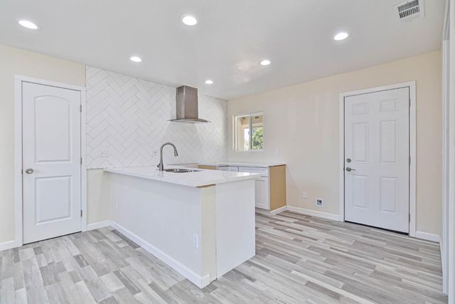 3243 E Simpson Avenue, Fresno, CA 93703