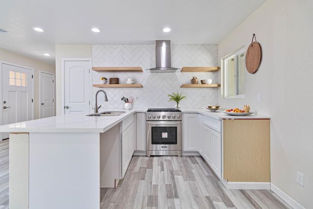 3243 E Simpson Avenue, Fresno, CA 93703