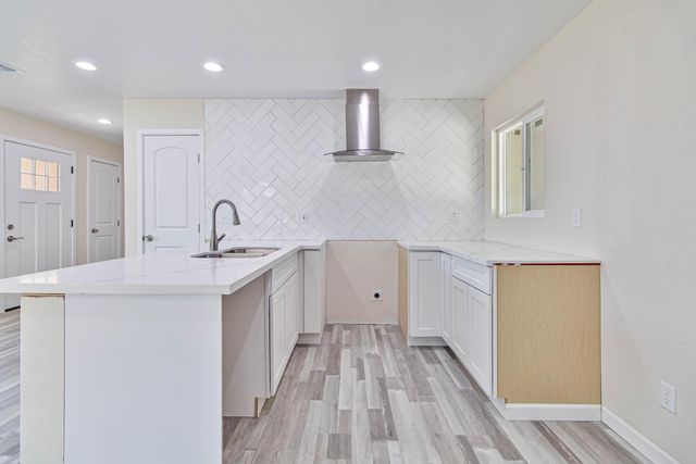 3243 E Simpson Avenue, Fresno, CA 93703