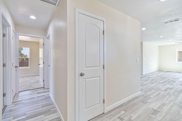 3243 E Simpson Avenue, Fresno, CA 93703