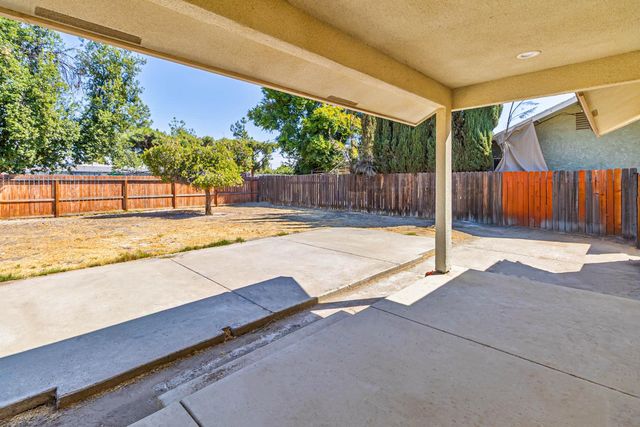 3243 E Simpson Avenue, Fresno, CA 93703