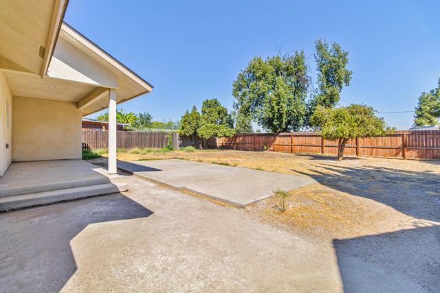 3243 E Simpson Avenue, Fresno, CA 93703
