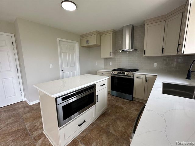 56602 Winding Creek Drive, Macomb, MI 48042