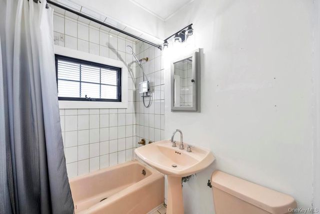 143 Blacksmith Road E, Levittown, NY 11756