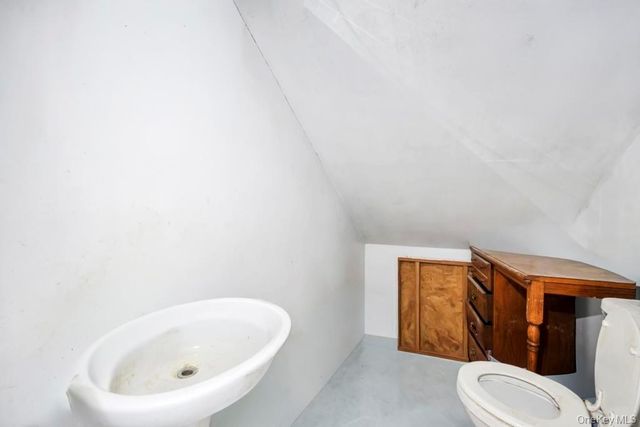 143 Blacksmith Road E, Levittown, NY 11756