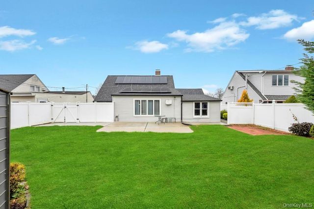 143 Blacksmith Road E, Levittown, NY 11756