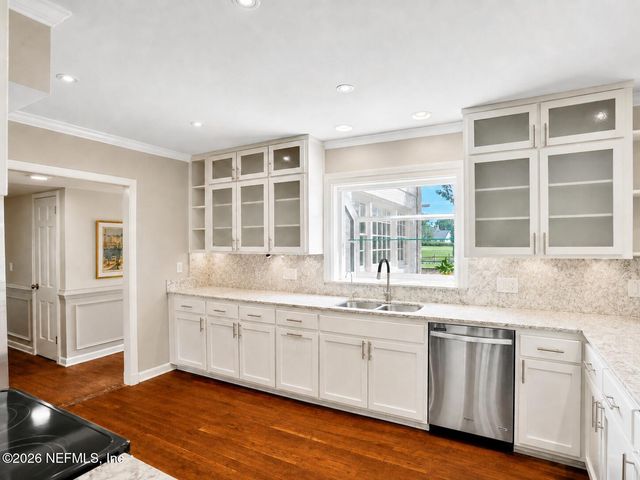 8239 HOLLYRIDGE Road, Jacksonville, FL 32256