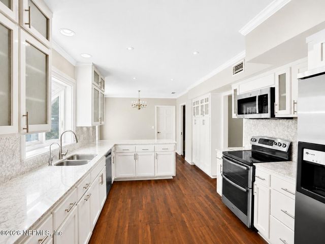 8239 HOLLYRIDGE Road, Jacksonville, FL 32256