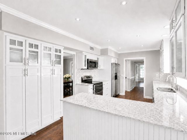 8239 HOLLYRIDGE Road, Jacksonville, FL 32256