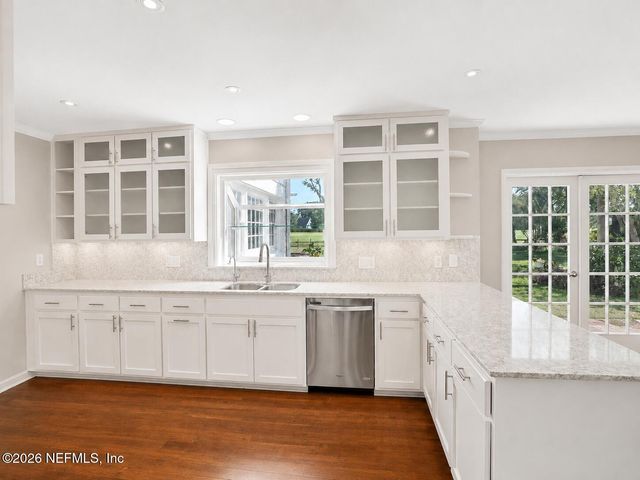 8239 HOLLYRIDGE Road, Jacksonville, FL 32256