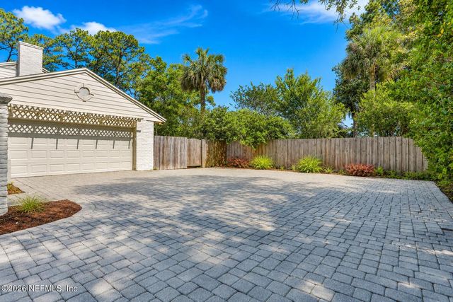 8239 HOLLYRIDGE Road, Jacksonville, FL 32256