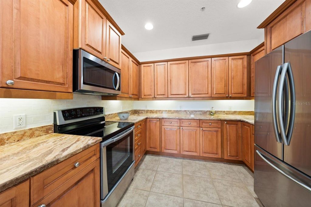 Image 33 of property listing at 1030 BELLASOL WAY 3201, Apollo Beach, FL 33572