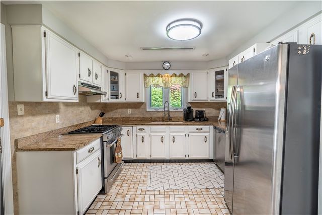 1034 Preston Drive, N Versailles, PA 15137