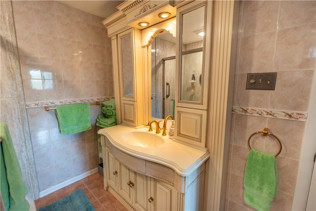1034 Preston Drive, N Versailles, PA 15137