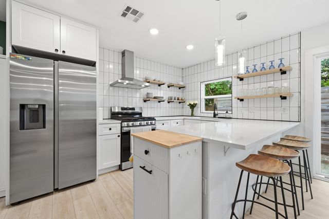 1406 Camelot CIR 1, Austin, TX 78745