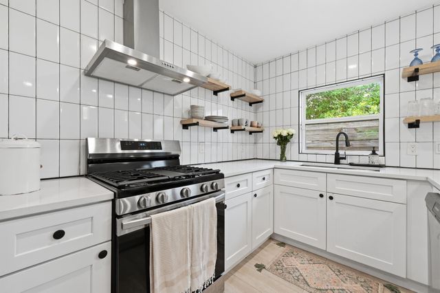 1406 Camelot CIR 1, Austin, TX 78745