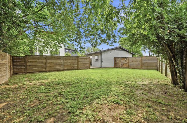 1406 Camelot CIR 1, Austin, TX 78745