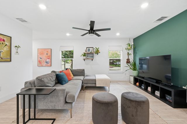 1406 Camelot CIR 1, Austin, TX 78745