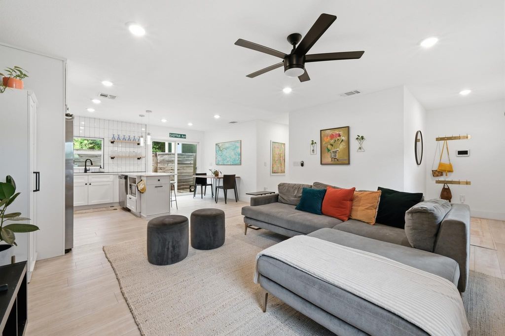 1406 Camelot CIR 1, Austin, TX 78745