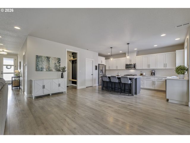 1004 Ne 17TH Ave, Canby, OR 97013