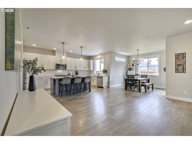 1004 Ne 17TH Ave, Canby, OR 97013