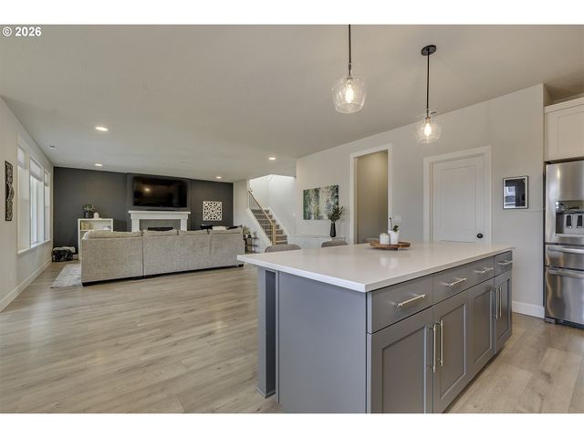 1004 Ne 17TH Ave, Canby, OR 97013