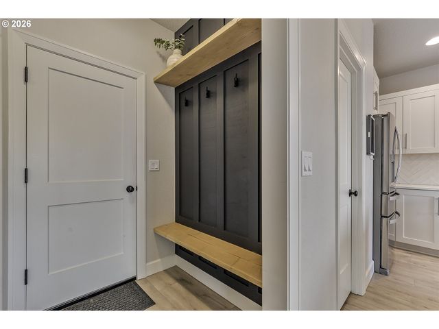 1004 Ne 17TH Ave, Canby, OR 97013