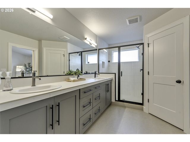 1004 Ne 17TH Ave, Canby, OR 97013