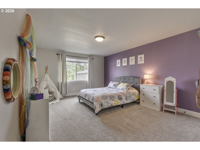 1004 Ne 17TH Ave, Canby, OR 97013