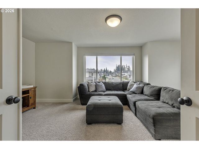 1004 Ne 17TH Ave, Canby, OR 97013