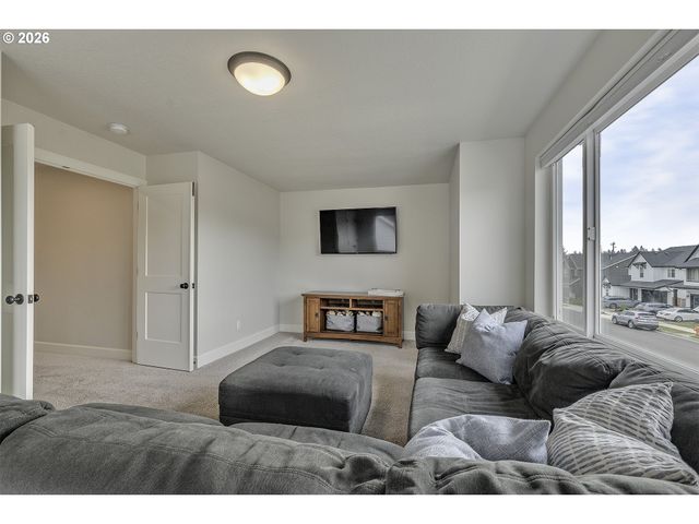 1004 Ne 17TH Ave, Canby, OR 97013