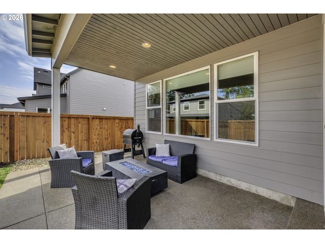 1004 Ne 17TH Ave, Canby, OR 97013