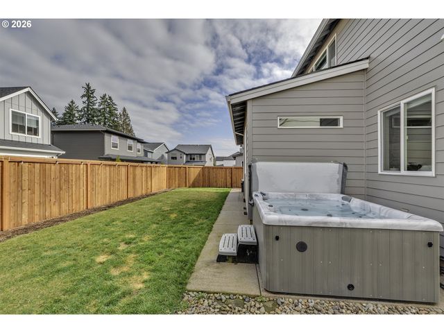 1004 Ne 17TH Ave, Canby, OR 97013